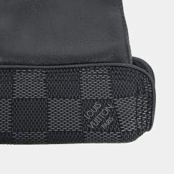 Pre Owned Louis Vuitton Black Leather gloves