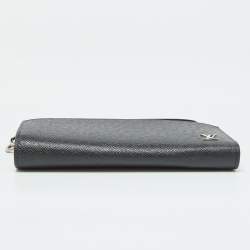 Louis Vuitton Black Leather Taiga Zippy Dragonne Wallet