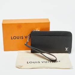 Louis Vuitton Black Leather Taiga Zippy Dragonne Wallet