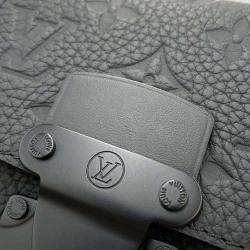 Louis Vuitton Noir	Monogram	Taurillon S Padlock Vertical	Wearable	Wallet