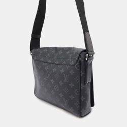 Louis Vuitton District Nv2 Noir Monogram Eclipse Size Pm