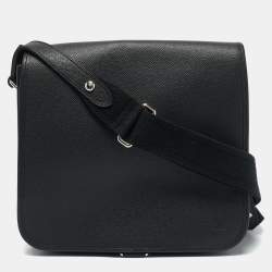 مملوكة مسبقًا Louis Vuitton Black Taiga Leather Andrei Messenger Bag