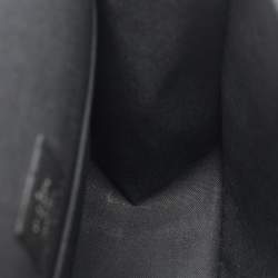 مملوكة مسبقًا Louis Vuitton Black Taiga Leather Andrei Messenger Bag