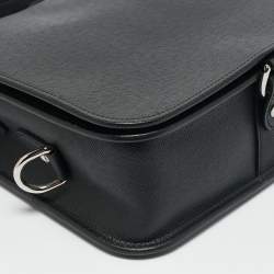 مملوكة مسبقًا Louis Vuitton Black Taiga Leather Andrei Messenger Bag