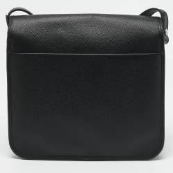 مملوكة مسبقًا Louis Vuitton Black Taiga Leather Andrei Messenger Bag