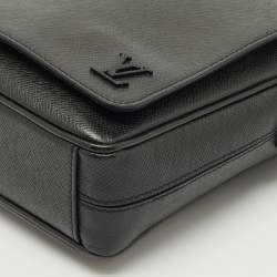 Louis Vuitton Black Taiga Leather District PM Bag