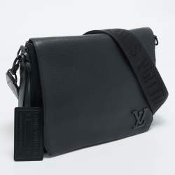 Pre Owned Louis Vuitton Black Aerogram Leather Takeoff Messenger Bag
