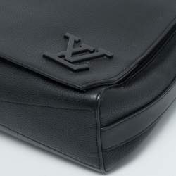 Pre Owned Louis Vuitton Black Aerogram Leather Takeoff Messenger Bag