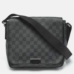 مملوكة مسبقًا حقيبة لويس فيتون ديستريكت قماش داميير جرافيت PM