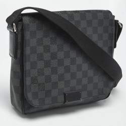 مملوكة مسبقًا حقيبة لويس فيتون ديستريكت قماش داميير جرافيت PM