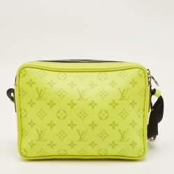 مملوكة مسبقًا حقيبة ماسنجر خارجية لويس فيتون نيون يلو تاجا جلد كانفاس مونوغرام