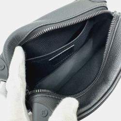 Pre Owned Louis Vuitton M30351 Taiga Mini Soft Trunk Shoulder Bag In Leather Black