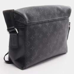 مملوكة مسبقًا Louis Vuitton Messenger Voyage Pm Shoulder Bag In Monogram Eclipse Coated Canvas And Leather Black