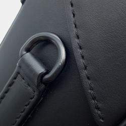 مملوكة مسبقًا Louis Vuitton Monogram Taurillon Vertical Trunk Wearable Wallet Shoulder Bag Black