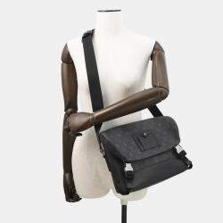 Pre Owned Louis Vuitton Messenger Voyage Noir Monogram Eclipse Size Pm