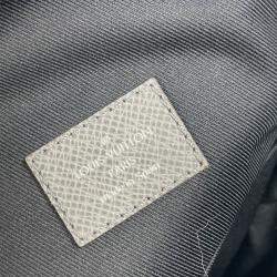 مملوكة مسبقًا حقيبة ظهر وكتف لويس فويتون أفينيو تايغا جلد أخضر/رمادي