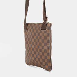 مملوكة مسبقًا حقيبة لويس فيتون بوشت إيسنشيال في بروكلين براون داميه إبني كانفاس