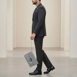 Pre Owned حقيبة صغيرة لوي فيتون بيلايا جلد تايجا رمادي