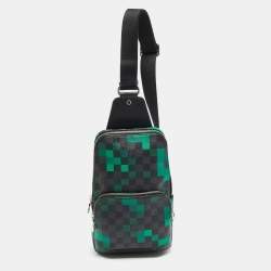 مملوكة مسبقًا Louis Vuitton Avenue Green Damier Graphite Pixel Canvas Slingbag