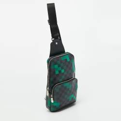 مملوكة مسبقًا Louis Vuitton Avenue Green Damier Graphite Pixel Canvas Slingbag