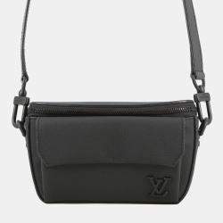 مملوكة مسبقًا Louis Vuitton Pilot Wearable Wallet Noir Leather Lv Aerogram