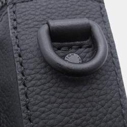 مملوكة مسبقًا Louis Vuitton Pilot Wearable Wallet Noir Leather Lv Aerogram