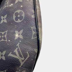 Pre Owned Louis Vuitton Discovery Bumback Noir Monogram / Galaxy