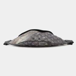 Pre Owned Louis Vuitton Discovery Bumback Noir Monogram / Galaxy