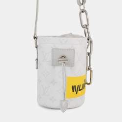 مملوكة مسبقًا حقيبة لوي فيتون شالك نانو رمادي أبيض مونوجرام