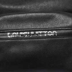 Pre Owned حقيبة لوي فيتون ماسنجر شعار خارجي جلد تايجا أسود PM