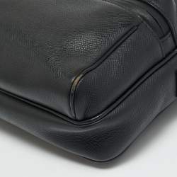 Pre Owned حقيبة لوي فيتون ماسنجر شعار خارجي جلد تايجا أسود PM