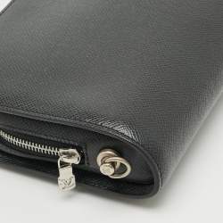 Pre Owned Louis Vuitton Baikal Black Taiga Leather Clutch