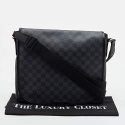 Pre Owned Louis Vuitton District MM Messenger Damier Graphite Canvas Bag