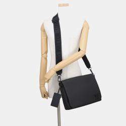 Pre Owned Louis Vuitton Takeoff Messenger Noir Grain Leather Crossbody Bag