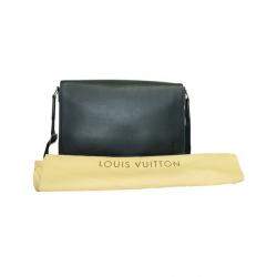 مملوكة مسبقًا Louis Vuitton Black Taiga Leather Roman MM Bag