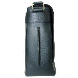 مملوكة مسبقًا Louis Vuitton Black Taiga Leather Roman MM Bag