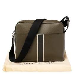 مملوكة مسبقًا Louis Vuitton Steppe Ardoise Taiga Leather Anton PM Bag