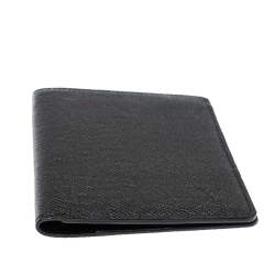 مملوكة مسبقًا Louis Vuitton Black Taiga Leather Passport Holder