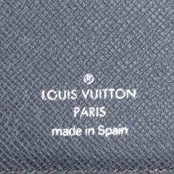مملوكة مسبقًا Louis Vuitton Glacier Taiga Leather Passport Holder