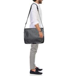 Louis Vuitton Damier Graphite Canvas Daniel GM Messenger Bag – STYLISHTOP