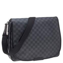 مملوكة مسبقًا Louis Vuitton Damier Graphite Canvas Daniel GM Messenger Bag