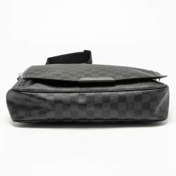 Pre Owned Louis Vuitton Damier Graphite Canvas District MM Bag