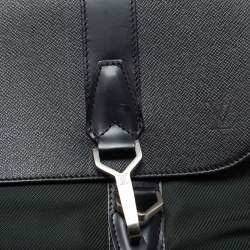 Pre Owned Louis Vuitton Green/Black Taiga Leather Large Gibeciere Garment Travel Bag