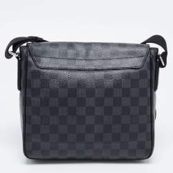 مملوكة مسبقًا Louis Vuitton Damier Graphite Canvas District PM Bag