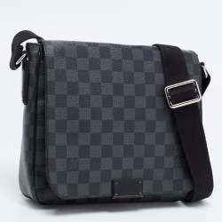 مملوكة مسبقًا Louis Vuitton Damier Graphite Canvas District PM Bag