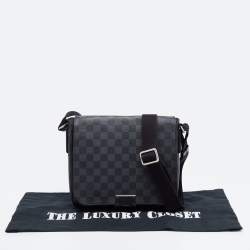 مملوكة مسبقًا Louis Vuitton Damier Graphite Canvas District PM Bag