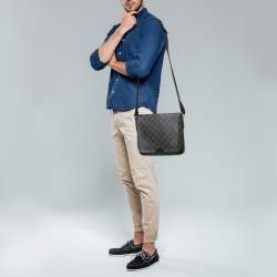 مملوكة مسبقًا Louis Vuitton Damier Graphite Canvas District PM Bag