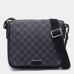 مملوكة مسبقًا Louis Vuitton Damier Graphite Canvas District PM Bag