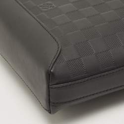 مملوكة مسبقًا Louis Vuitton Black Damier Leather Infini Discovery BB Messenger Bag