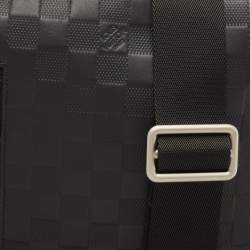 مملوكة مسبقًا Louis Vuitton Black Damier Leather Infini Discovery BB Messenger Bag
